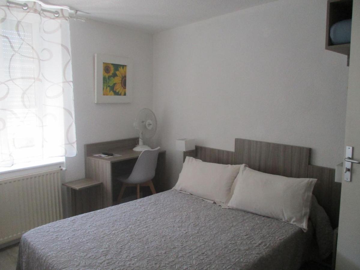 Hotel Du Commerce Pont-Saint-Esprit Buitenkant foto