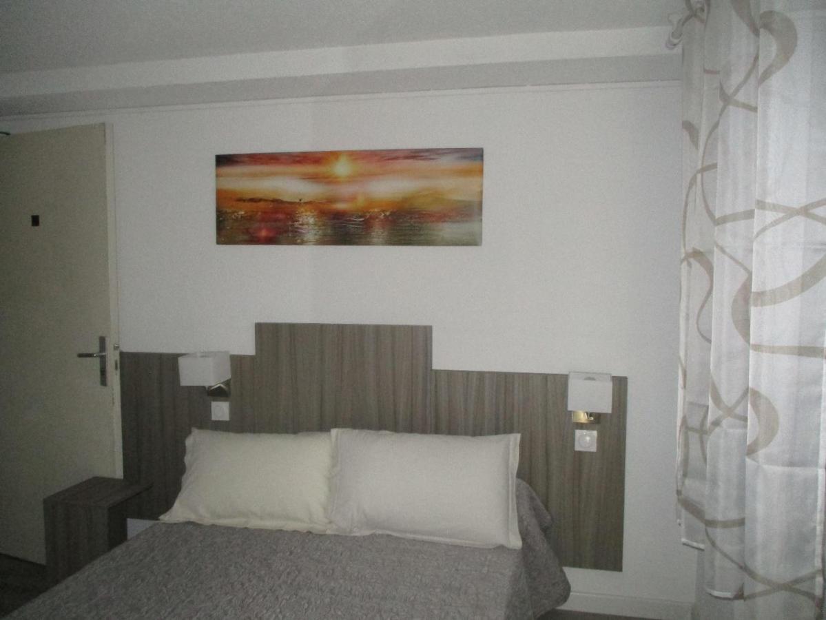 Hotel Du Commerce Pont-Saint-Esprit Buitenkant foto