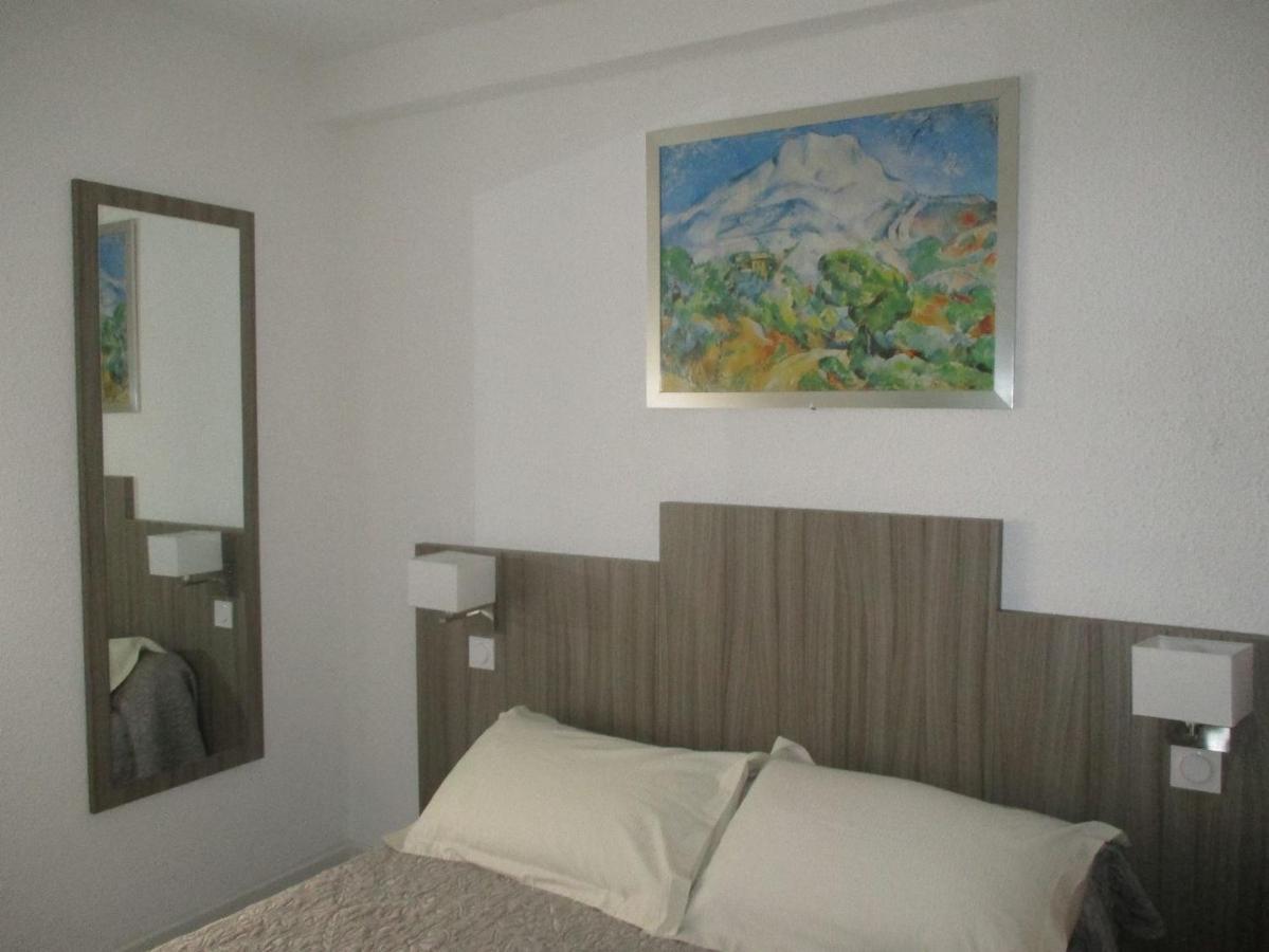 Hotel Du Commerce Pont-Saint-Esprit Buitenkant foto
